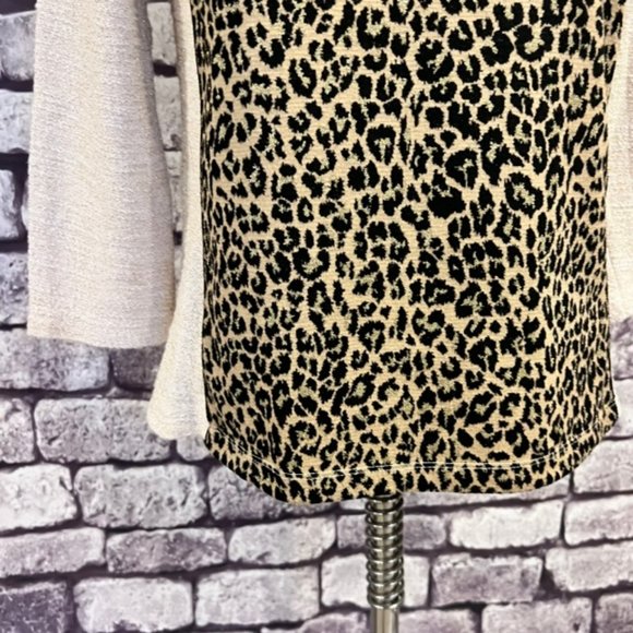 Chico's Zenergy Animal Print 3/4 Sleeve Blouse Size Small - Picture 3 of 9